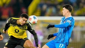 摩根：梅西最近也做了类似的肘击动作，却没人采取任何行动